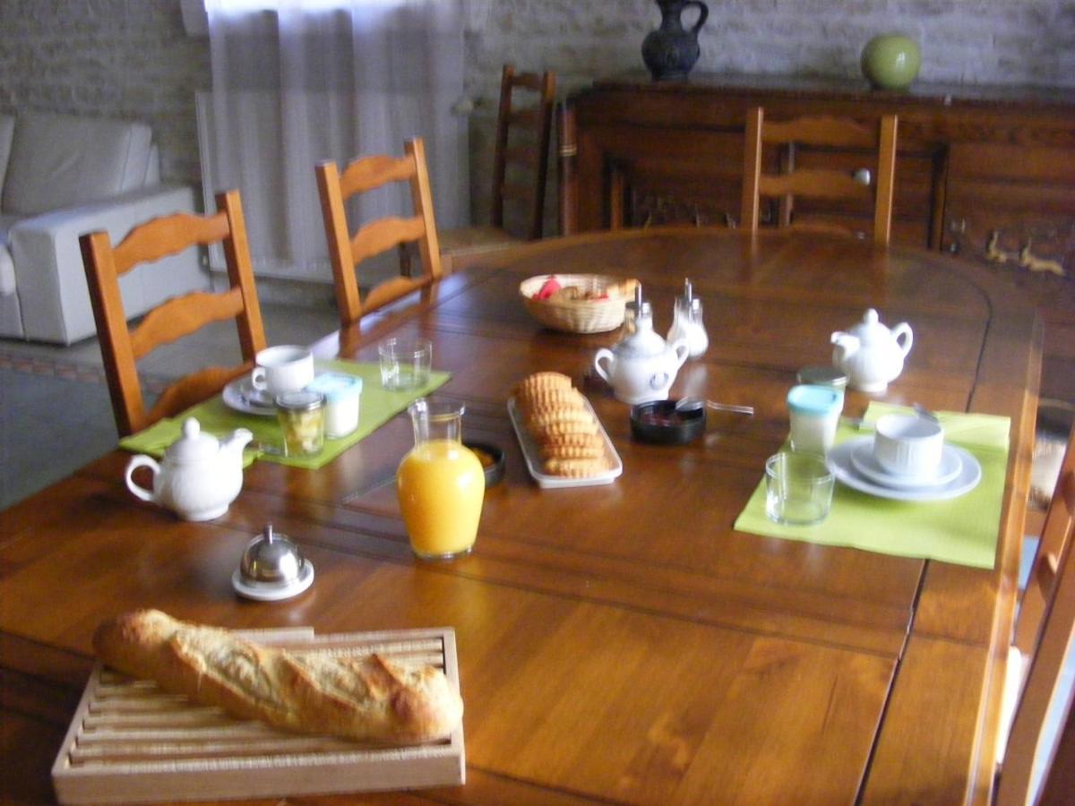 Saint-Hilaire-la-Palud Le Logis De La Venise Verte Bed & Breakfast エクステリア 写真